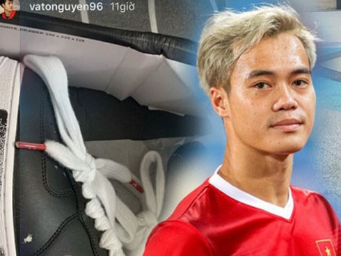 Văn Toàn cầu thủ chịu chơi nhất khi có thể chi 500 triệu sắm giày hoa cúc của G-Dragon