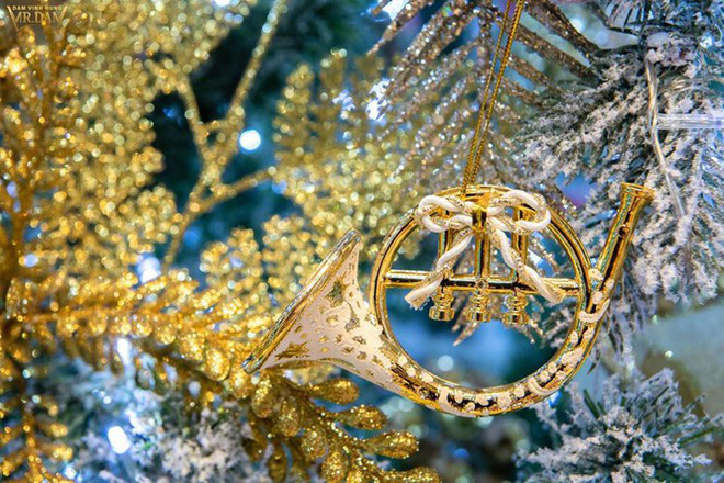 Choáng ngợp sắc màu Noel trong biệt thự 60 tỷ của Đàm Vĩnh Hưng-6