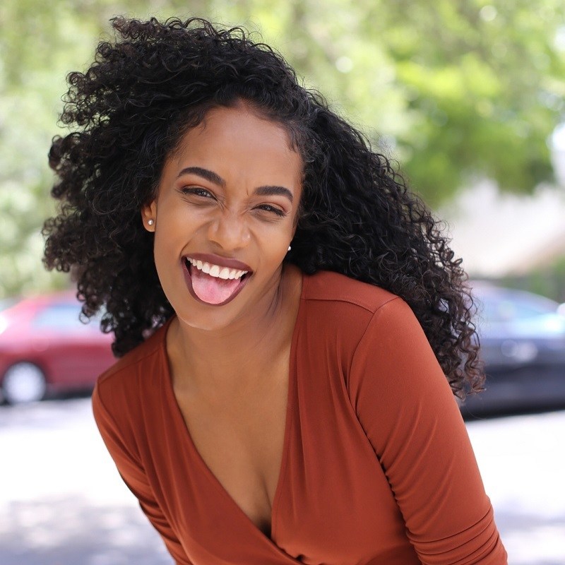 Vẻ đẹp quyến rũ hút mắt của người đẹp Jamaica vừa đăng quang Miss World 2019-8