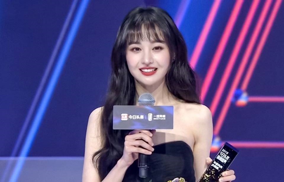 Nhan sắc ngày càng thăng hạng của Trịnh Sảng-13