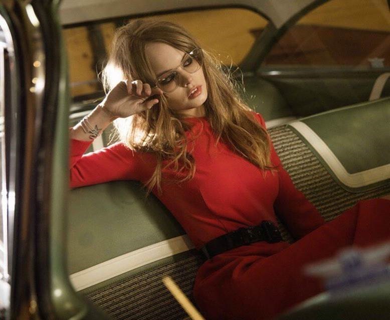 Thiên thần nội y Nga có gương mặt ngây thơ, body gợi cảm-1