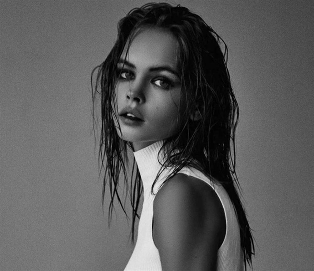 Thiên thần nội y Nga có gương mặt ngây thơ, body gợi cảm-10