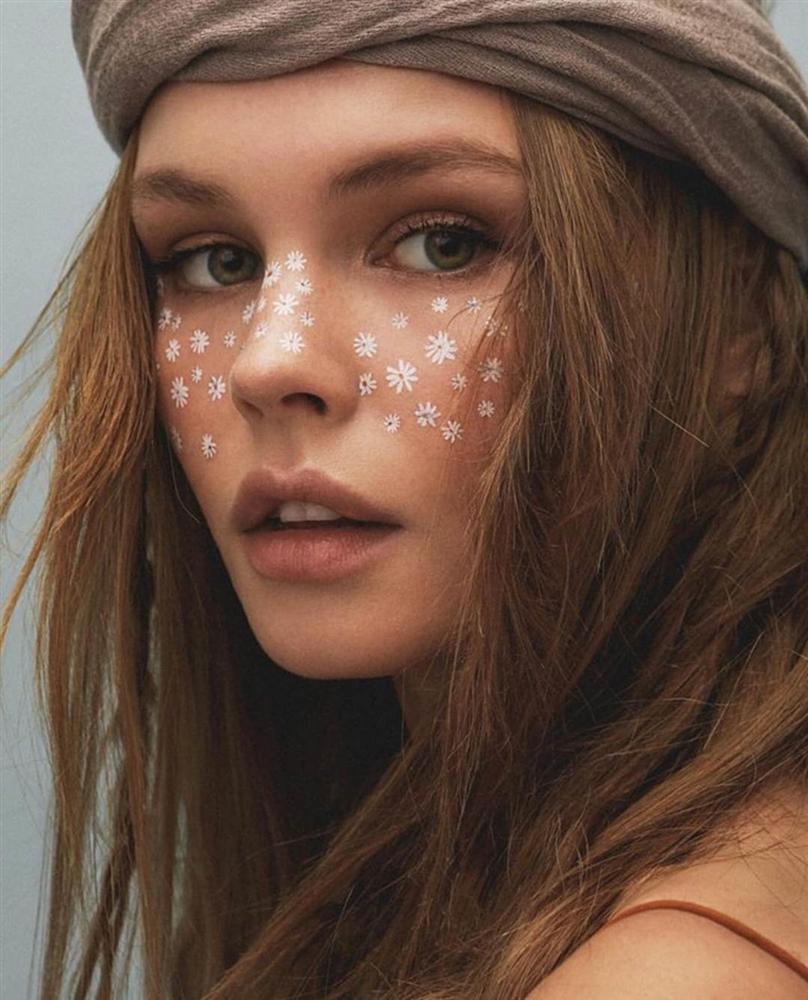 Thiên thần nội y Nga có gương mặt ngây thơ, body gợi cảm-11