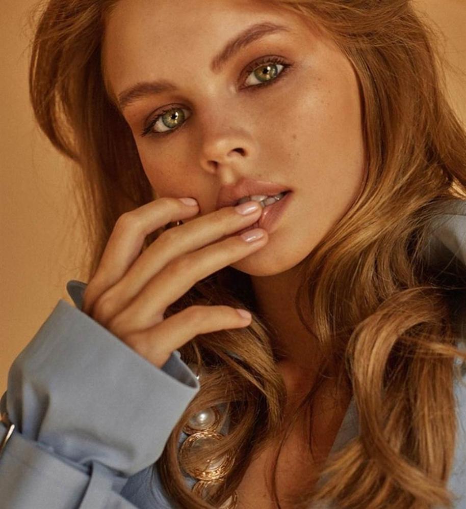 Thiên thần nội y Nga có gương mặt ngây thơ, body gợi cảm-12