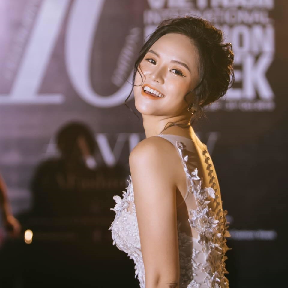 Đường cong nóng bỏng của My sói Thu Quỳnh-1