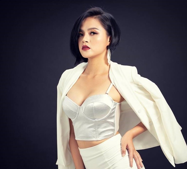 Đường cong nóng bỏng của My sói Thu Quỳnh-4