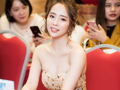 Chán diện váy áo quyến rũ, Quỳnh Nga giờ chuyển sang khoe dáng nuột nà với bodysuit-15