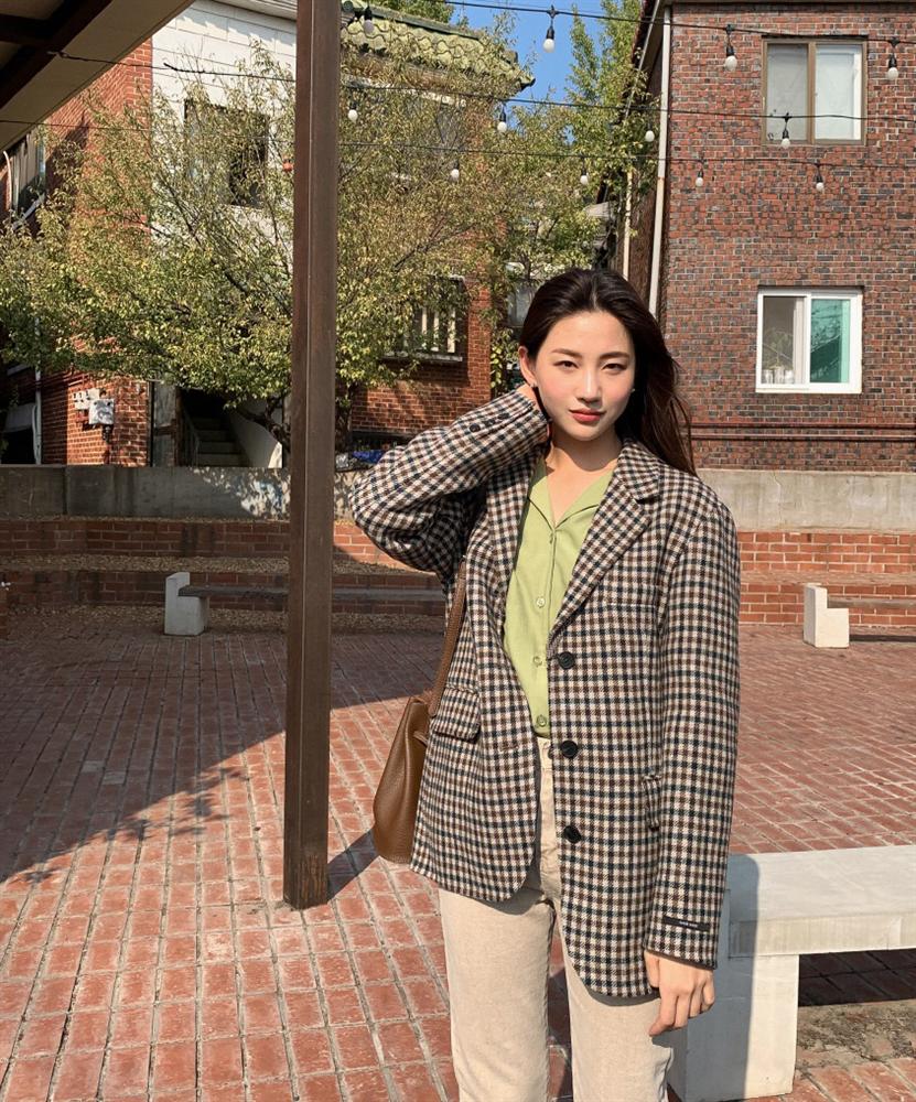 Trời chuyển ấm áp, chị em mau ôn lại 4 cách diện blazer sau cho thanh lịch và thời thượng hết phần người ta-5