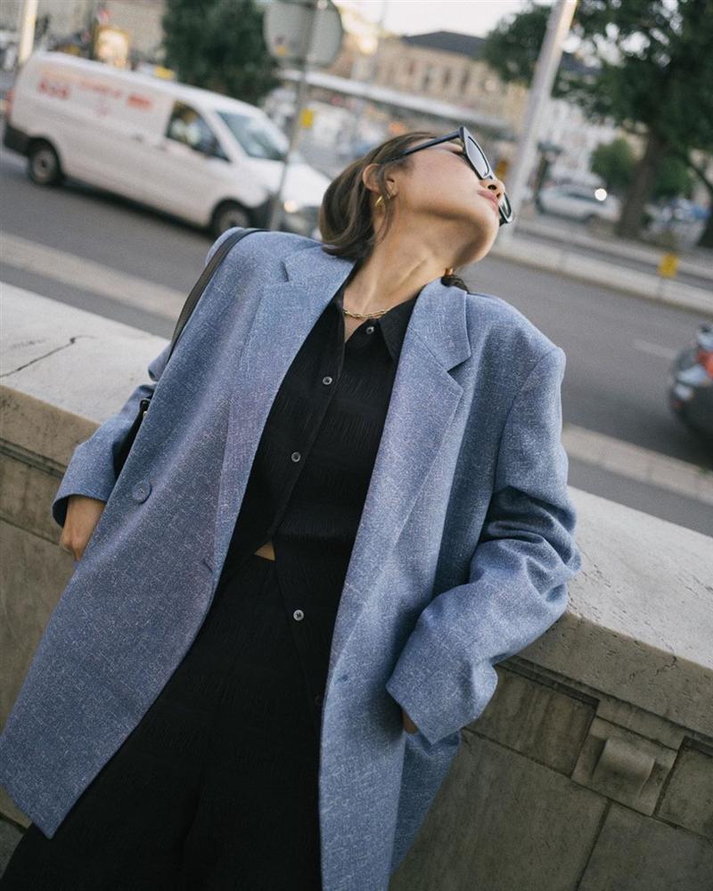 Trời chuyển ấm áp, chị em mau ôn lại 4 cách diện blazer sau cho thanh lịch và thời thượng hết phần người ta-6
