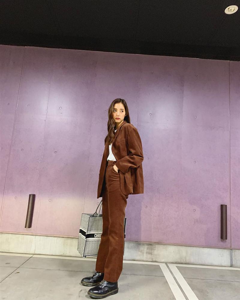 Trời chuyển ấm áp, chị em mau ôn lại 4 cách diện blazer sau cho thanh lịch và thời thượng hết phần người ta-14