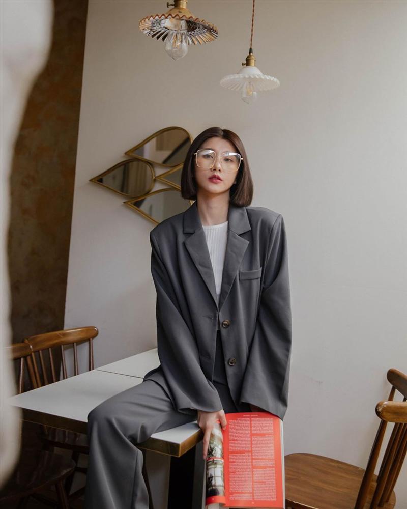 Trời chuyển ấm áp, chị em mau ôn lại 4 cách diện blazer sau cho thanh lịch và thời thượng hết phần người ta-15