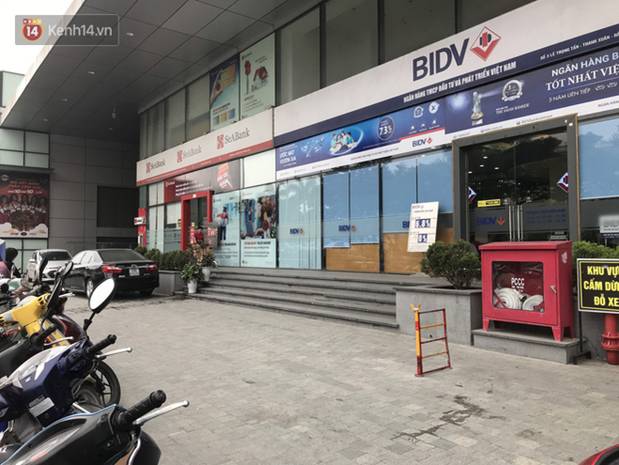 Người dân kể lại giây phút nam bảo vệ trung tâm thương mại cởi trần đấm liên tiếp vào một người phụ nữ giữa phố-3