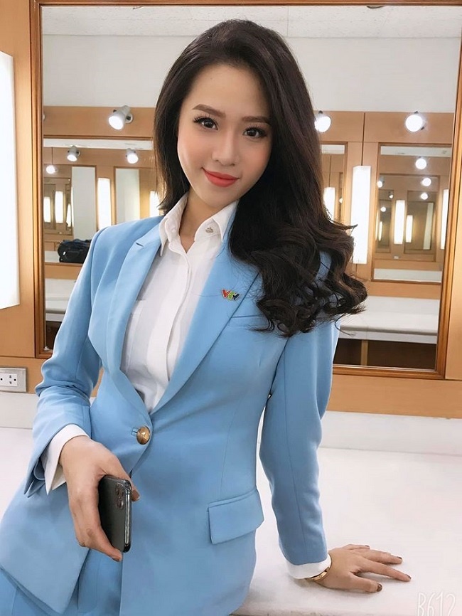 3 nhan sắc mới gây bão ở VTV đều thi hoa hậu, ngoài đời mặc gợi cảm hơn lên sóng-8