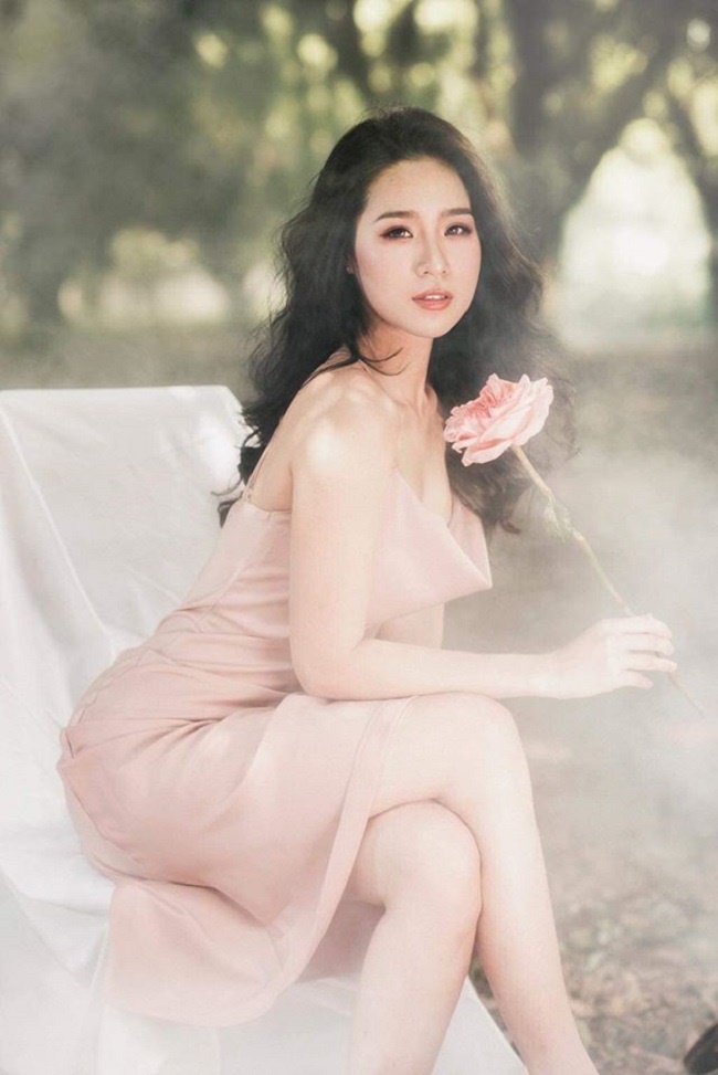 3 nhan sắc mới gây bão ở VTV đều thi hoa hậu, ngoài đời mặc gợi cảm hơn lên sóng-12