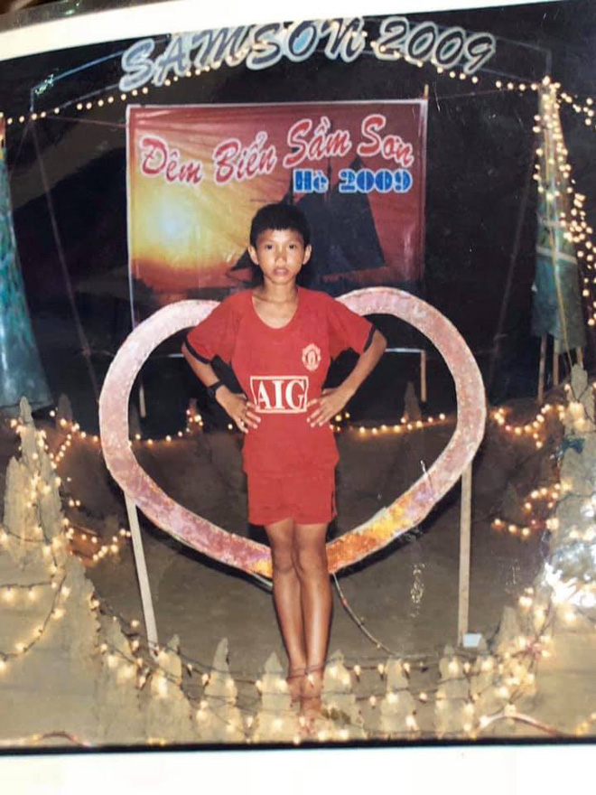 Khoe ảnh cực bảnh, Đoàn Văn Hậu bị bạn gái troll bằng ảnh thời chưa dậy thì 10 năm trước: Siêu ngố, chân dài từ nhỏ-1