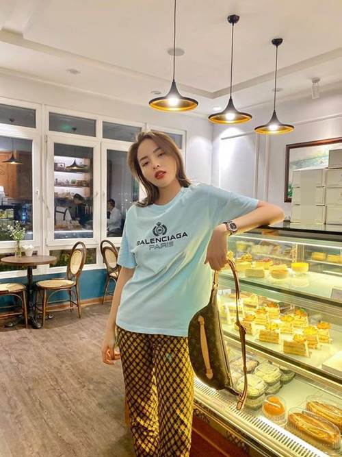 Dáng đẹp rồi, Kỳ Duyên bỏ áo thùng thình, về với crop-top ngắn cũn cùng quần kéo chân cực đỉnh-2
