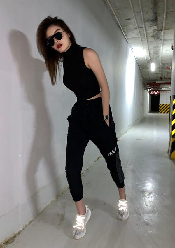 Dáng đẹp rồi, Kỳ Duyên bỏ áo thùng thình, về với crop-top ngắn cũn cùng quần kéo chân cực đỉnh-7