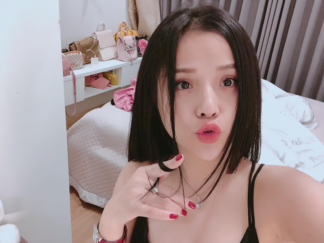 Tưởng khờ khờ nhưng hóa ra trước Yến Xuân, thủ thành Lâm Tây U23 Việt Nam còn có bạn gái cũ là nữ ca sĩ 9X xinh như mộng-19