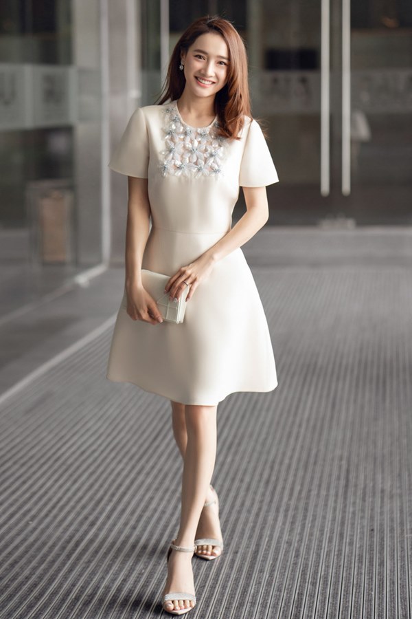 Chuyện nhà Trường Giang - Nhã Phương: Chồng diện đi diện lại 2 đôi giày, vợ lại sắm đồ hiệu ngày càng ác-7