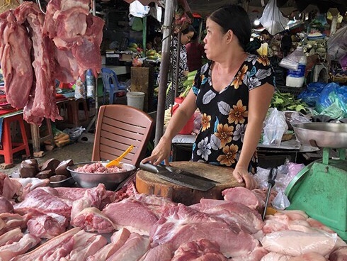 Tết đến nơi mà giá thịt lợn cứ trên trời: Người mua ám ảnh bánh chưng nhân cá!-8