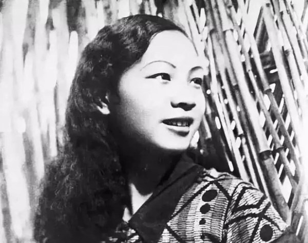 Chuyện tình cô gái trong nhà thổ và pha đánh cược để đời: Cưới chồng quyền lực, lột xác trở thành người phụ nữ tài năng khiến bao người kính nể-2