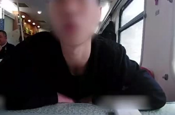 Cậu bé 15 tuổi dẫn bạn gái 12 tuổi đi trốn: Ngây ngô tuyên bố bạn gái chỉ việc ở nhà, mọi việc kiếm tiền đã có cậu lo-2