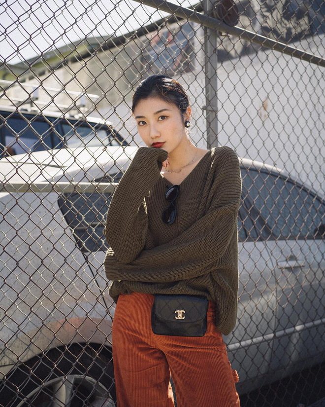 Diện áo len dáng rộng vẫn khoe được eo thon, hack dáng cực đỉnh chỉ bằng một thao tác đơn giản-2