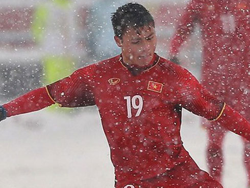 Lính bầu Đức tăng viện kịp thời, Việt Nam hạ Thái Lan hiên ngang vào bán kết-4