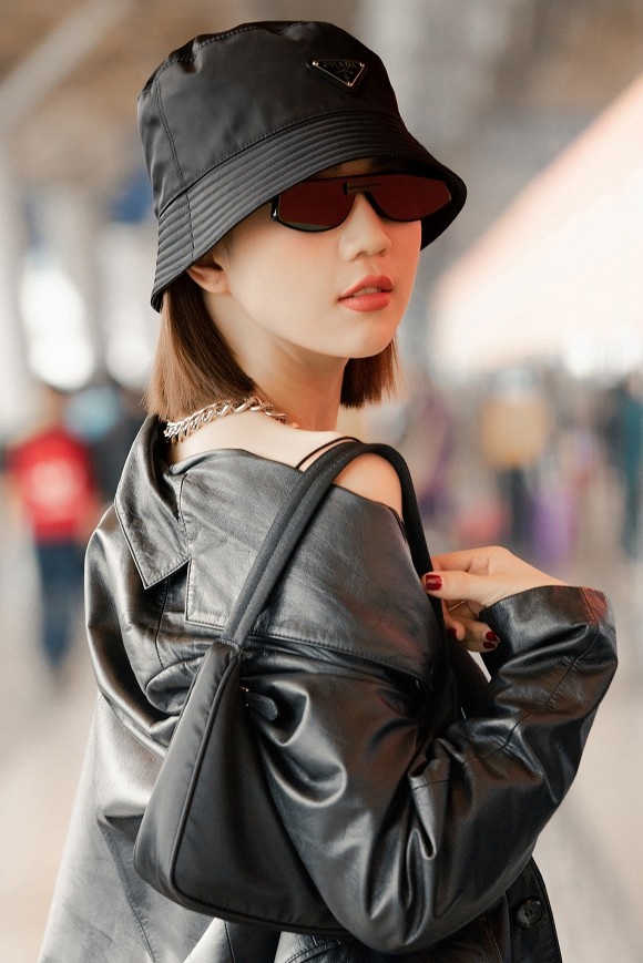 Chỉ diện tông đen, Ngọc Trinh vẫn đánh bật mọi đối thủ-7