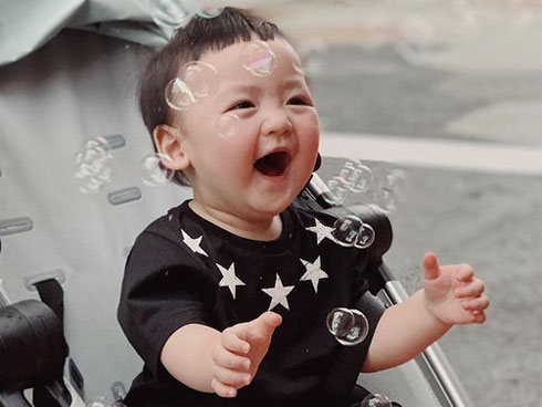 Vợ tất bật chạy show liên tục, chồng Á hậu Tú Anh có cách hậu thuẫn khiến mọi cô gái phải ghen tị-3