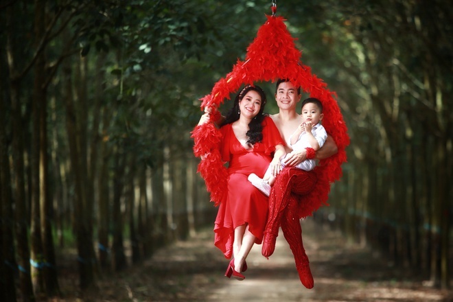 MC Hồng Phượng đu dây trên không khi mang bầu 7 tháng-1