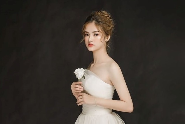 Tân hoa khôi ĐH Ngoại thương giỏi toán cao cấp-1