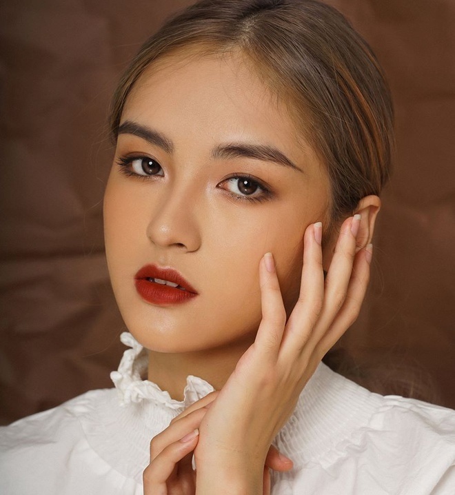 Tân hoa khôi ĐH Ngoại thương giỏi toán cao cấp-2