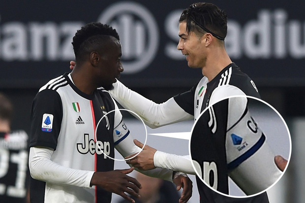Ronaldo từ chối đeo băng đội trưởng Juventus và ngay sau đó là hành động tôn vinh đồng đội cực kỳ tinh tế-1