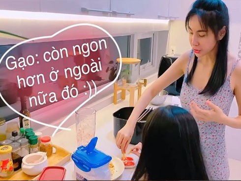 Thủy Tiên làm tương cà cho con gái, fan kêu: