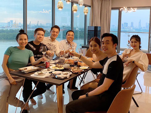 Nhan sắc vợ doanh nhân nóng bỏng, kém 6 tuổi của ca sĩ Lê Hiếu-13