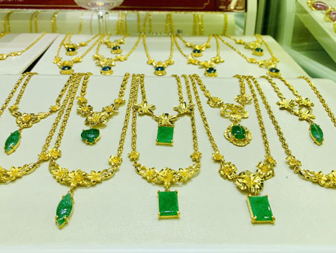 Giá vàng hôm nay 19/12, triển vọng ảm đạm, giao dịch cầm chừng-2