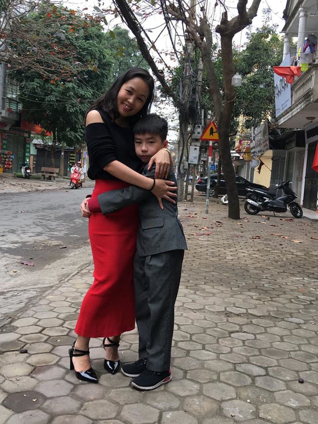 Con trai bị bạn học trêu đến mức muốn tự tử, mẹ trẻ ở Hà Nội đến tận trường xử lý, cái kết khiến ai cũng vỗ tay thán phục-2