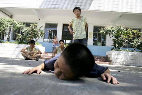 Con trai bị bạn học trêu đến mức muốn tự tử, mẹ trẻ ở Hà Nội đến tận trường xử lý, cái kết khiến ai cũng vỗ tay thán phục-3