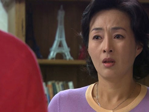 Mẹ chồng đang chì chiết nàng dâu ăn bám thì sững người nghe thông báo: 