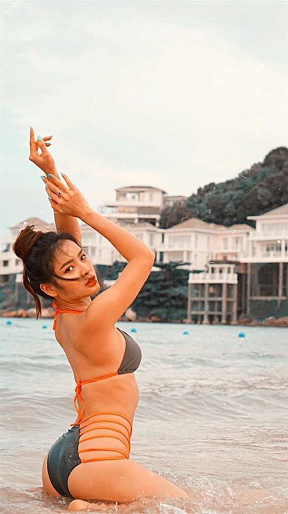 Mỹ nhân chỉ yêu người kiếm 100 triệu/tháng mặc bikini dây đan chéo ngực gây nhức mắt-2