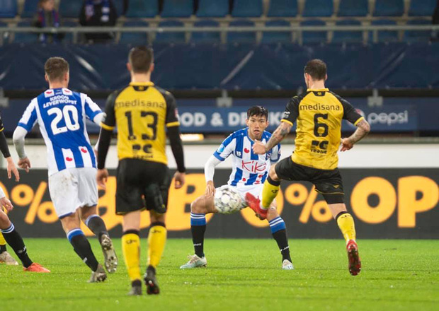 Sau bao ngày chờ đợi, Đoàn Văn Hậu chính thức đá trận ra mắt ở đội bóng Hà Lan-8