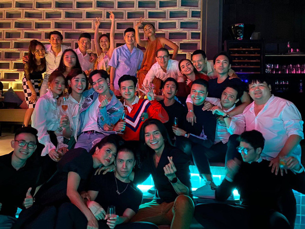 Bức ảnh gây bão: Quang Vinh, Trấn Thành và cả dàn sao hot hit Vbiz hội tụ, quẩy hết cỡ mừng Lý Quí Khánh tuổi mới-1