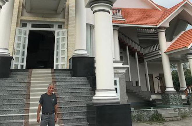 Nhìn gần căn biệt thự nghi bị nã đạn của đại gia Cà Mau-2
