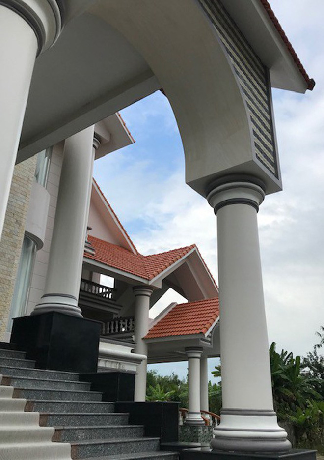 Nhìn gần căn biệt thự nghi bị nã đạn của đại gia Cà Mau-4