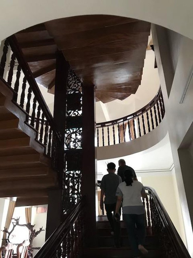 Nhìn gần căn biệt thự nghi bị nã đạn của đại gia Cà Mau-5