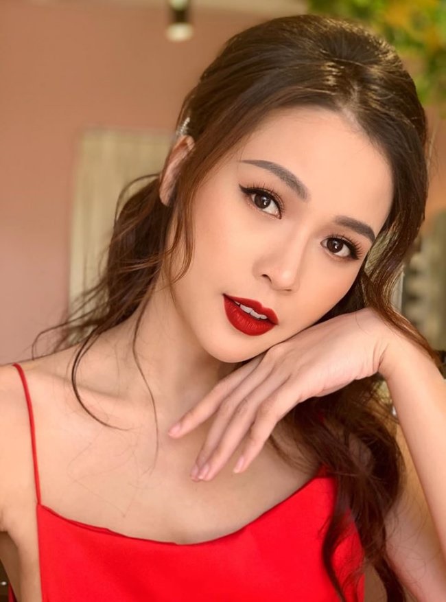 Dàn hot girl đời đầu ở ngưỡng tuổi 30: Người có nhà 100 tỷ, kẻ tài sản triệu đô-1