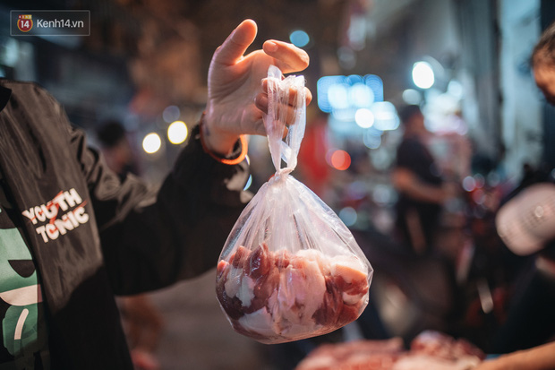 Tết đến nơi mà giá thịt lợn cứ trên trời: Người mua ám ảnh bánh chưng nhân cá!-6