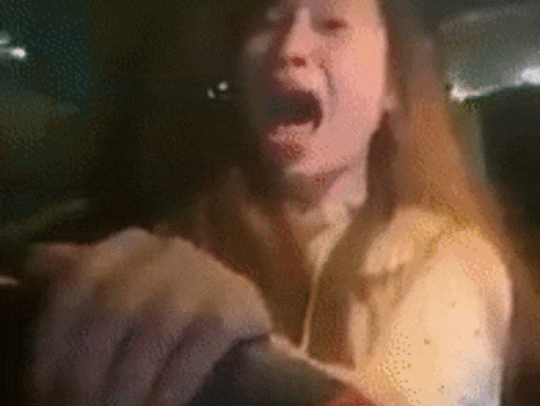 Chồng nhậu say bí tỉ khi đi chúc Tết, vợ lóc cóc sang tận nơi cõng về nhà khiến dân mạng xuýt xoa: Vợ nhà người ta đây rồi!-3