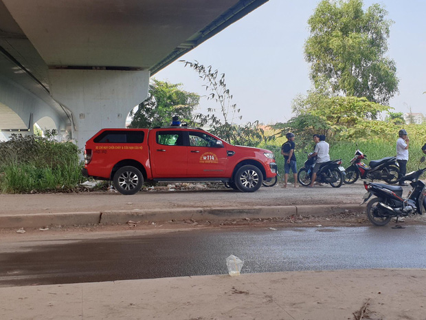 Tìm thấy thi thể nữ sinh mặc đồ thể dục lớp 11 trôi trên sông Sài Gòn sau khi nhảy cầu tự tử trước đó 2 ngày-1